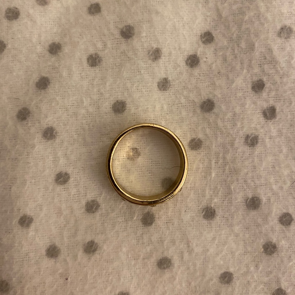 Thick Elegant Gold Ring